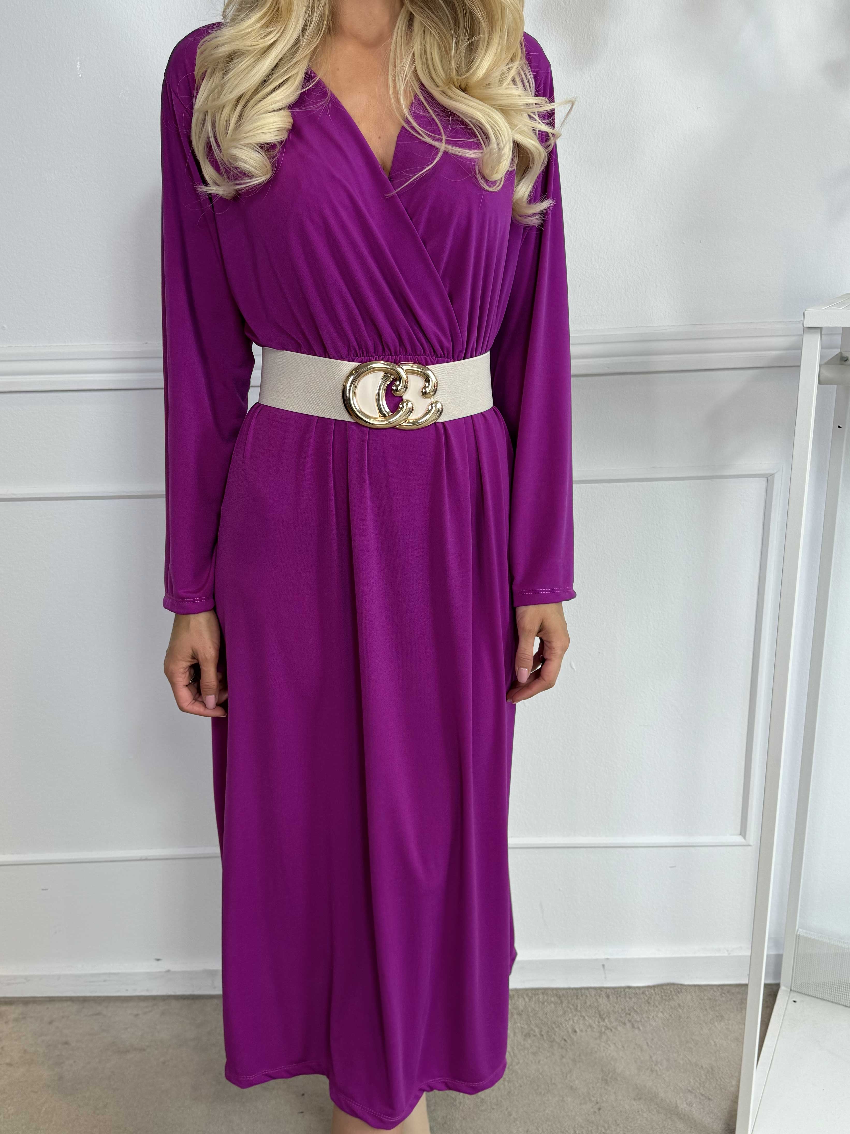 Nelly Plain - Elastisk ensfarvet kjole i viskose